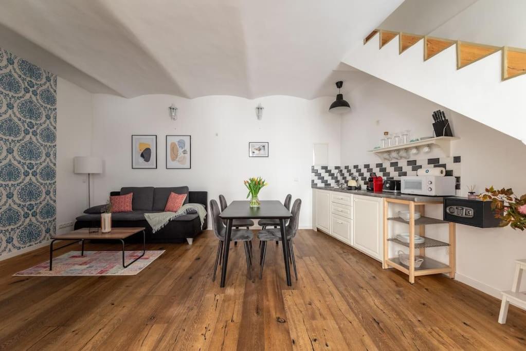 Апартаменты Cozy 1Br Duplex Near Center By Hm Вена Экстерьер фото